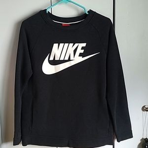 Nike black sweatshirt with pockets